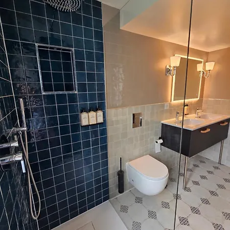 Le Groom Hotel 4*